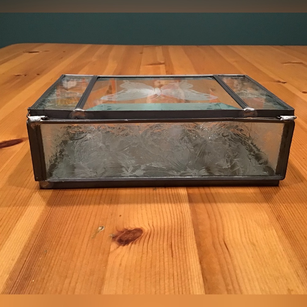VINTAGE BEVELED GLASS BUTTERFLY JEWELRY TRINKET TREASURE BOX MIRRORED - Picture 11 of 14